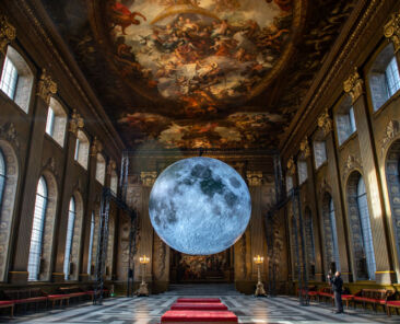 The-Moon-in-The-Painted-Hall-04